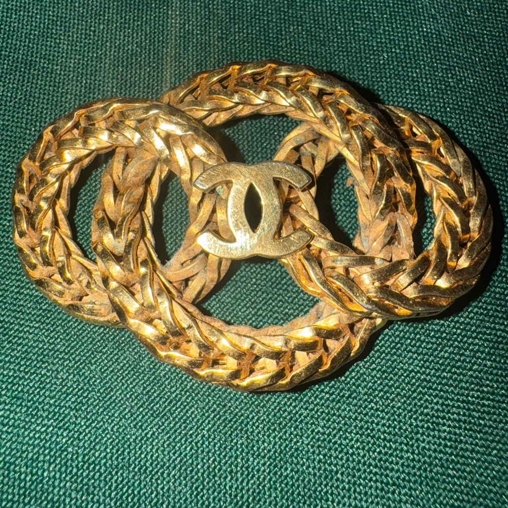 Chanel Gold Interlocking CC Brooch